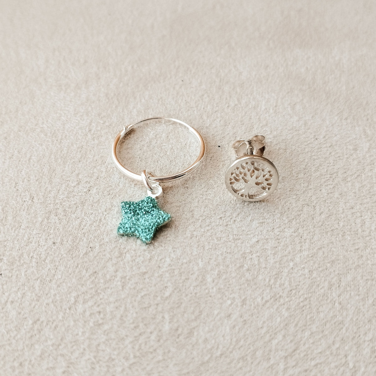 Set de brincos argola com pendente estrela e brinco árvore da vida em prata 925