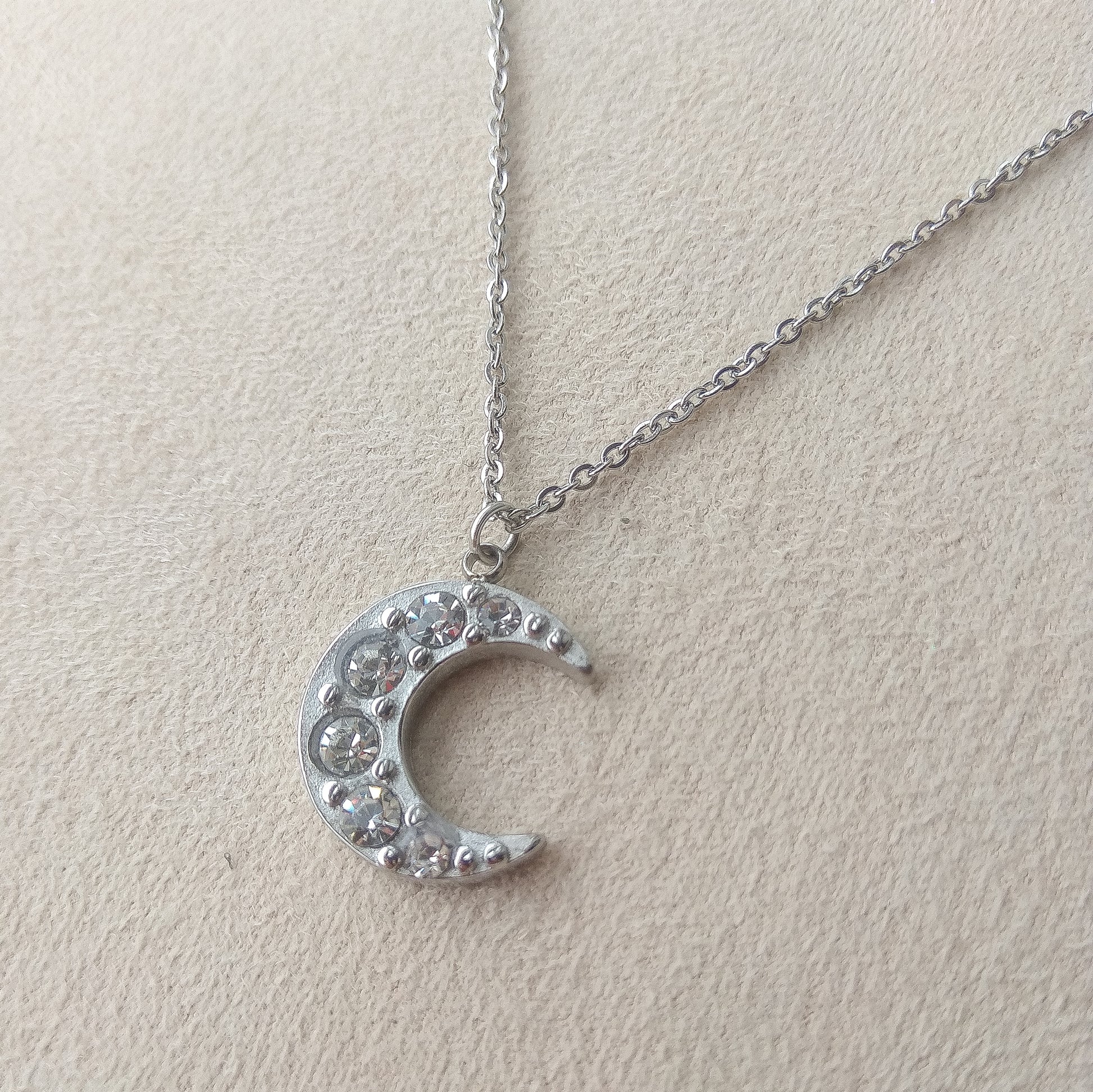 Colar Lua – A Bijuteria